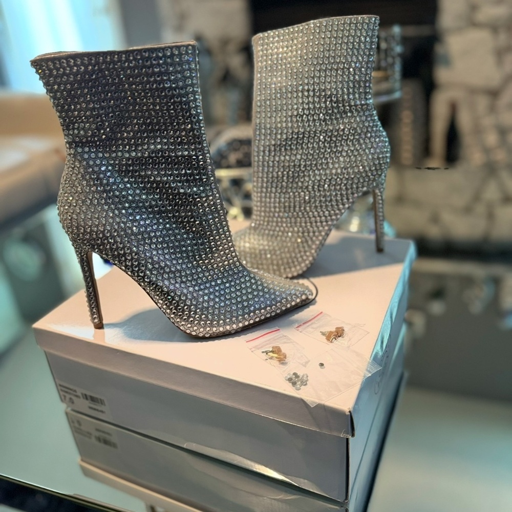Size 9 Steve Madden Silver Rhinestone boots